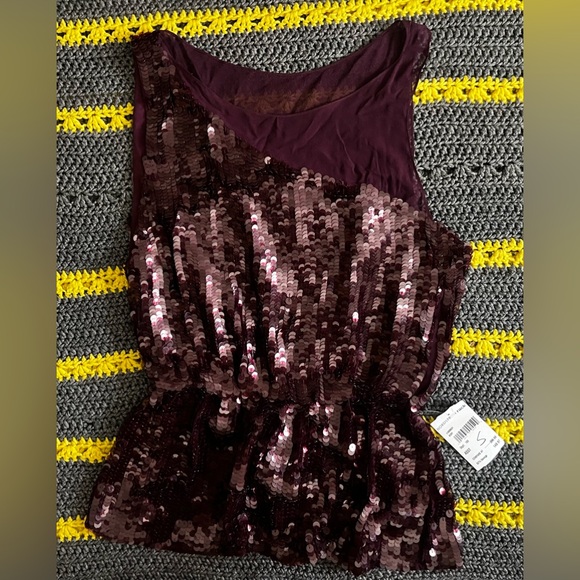 NWT Alice + Olivia Berry Colored sequin top size Small - Picture 1 of 4